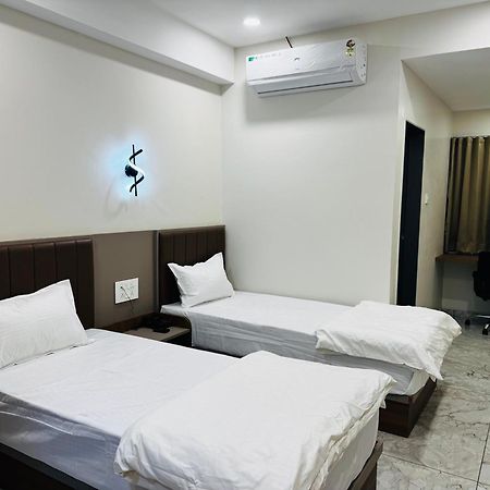 Hotel Fun N Food Bhuj Zewnętrze zdjęcie